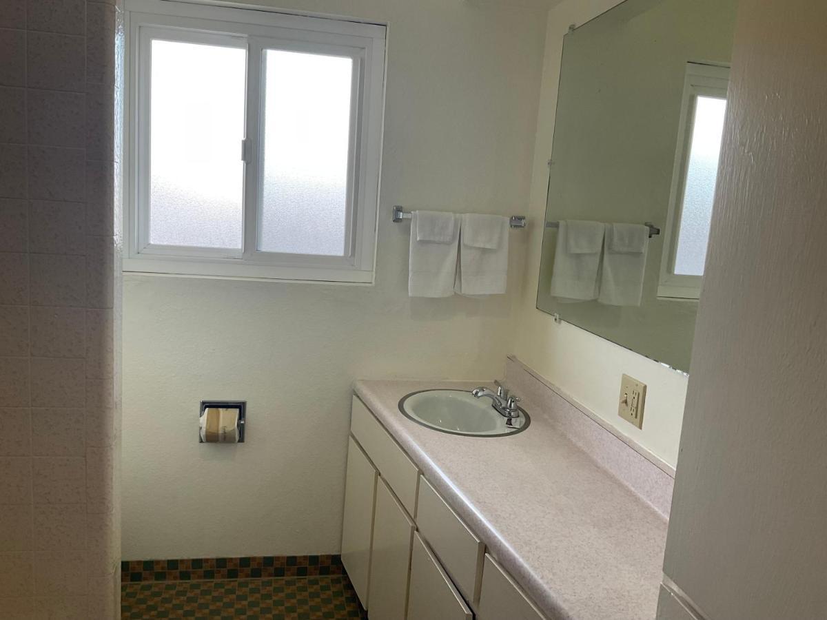 Front Street Inn Crescent City Bagian luar foto