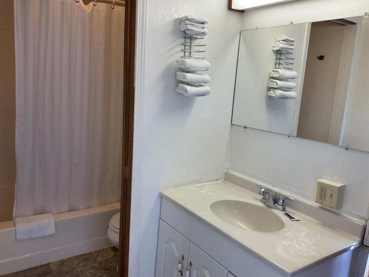 Front Street Inn Crescent City Bagian luar foto