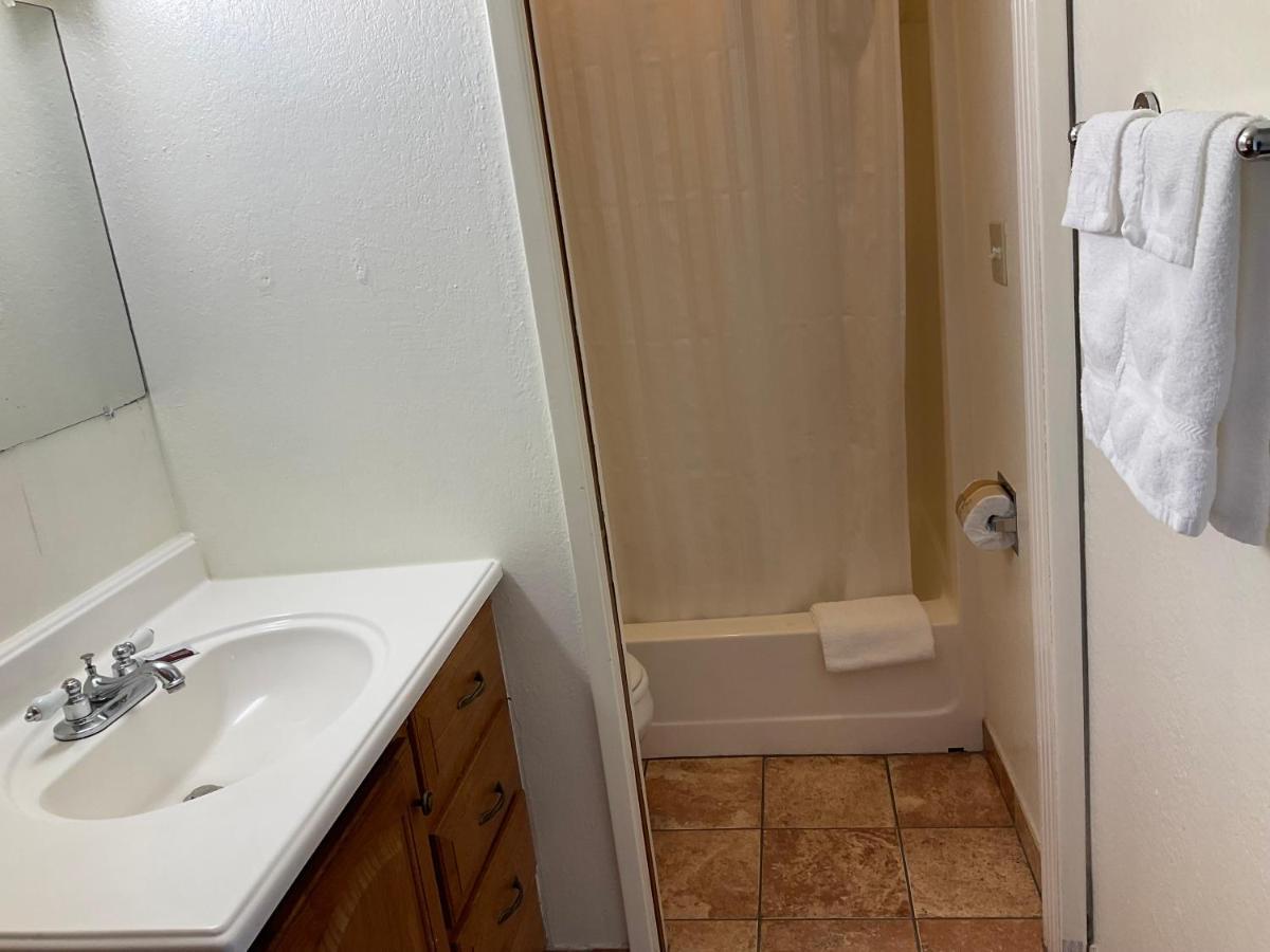 Front Street Inn Crescent City Bagian luar foto